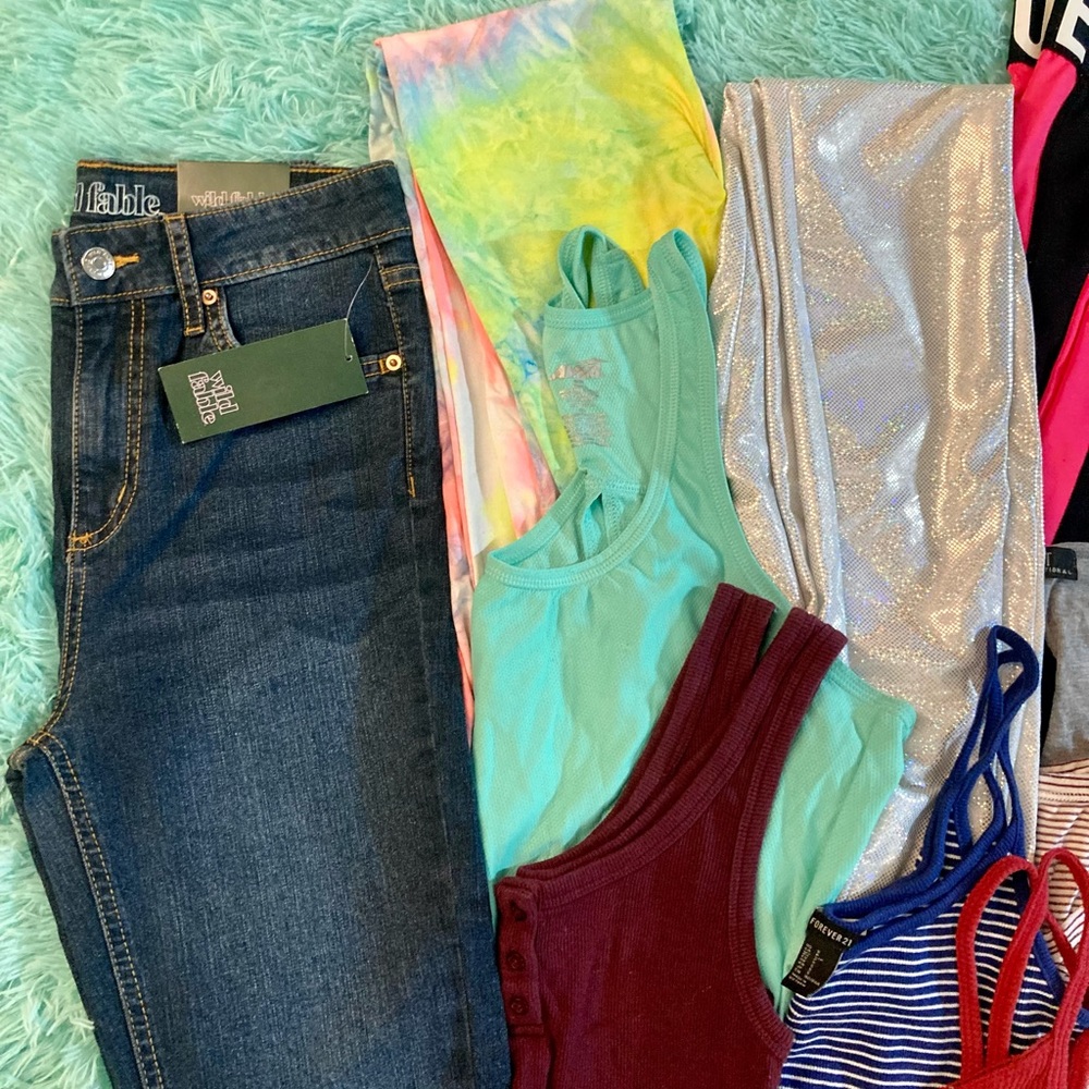 Women’s size small lot. 18pc all in good condition or NWT - Picture 2 of 8